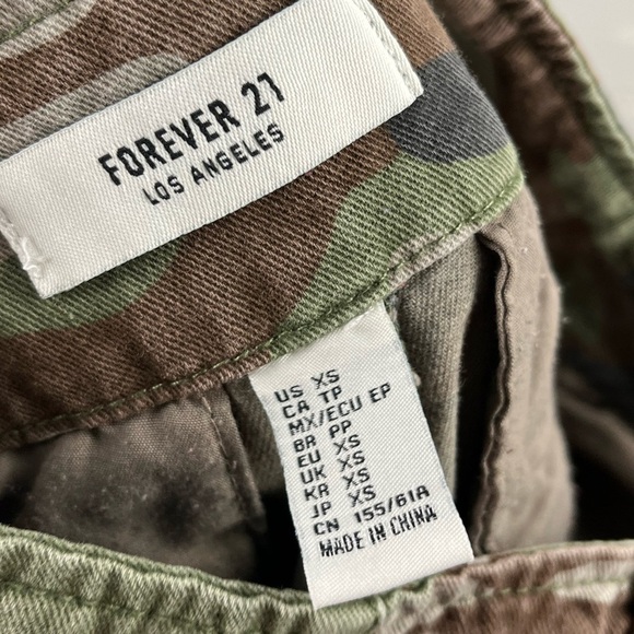 forever 21 Green Camo Print Jeans Pleated XS - Picture 10 of 11